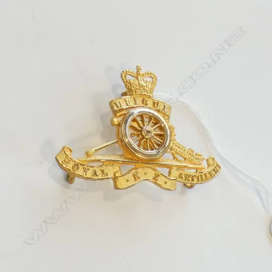 NZ WW1 UBIQUE CAP BADGE ' ROYAL NZ ARTILLERY'