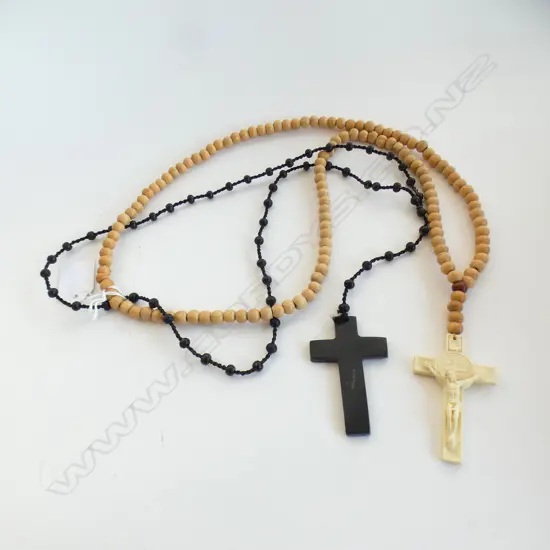 2 VINTAGE NECKLACES W CRUCIFIX & CROSS 