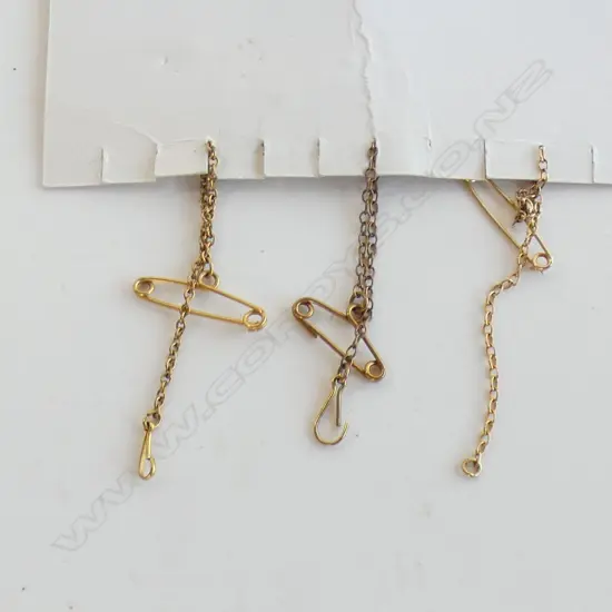 3X 9CT NEW BANGLE SAFETY CHAINS ON SUPPLY CARD