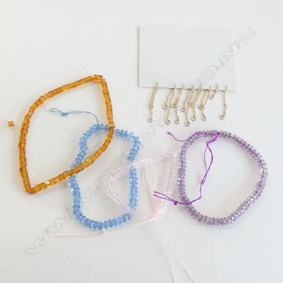 ASST JEWELLERS BEADS VARIOUS COLOURS + SAFETY CHAINS