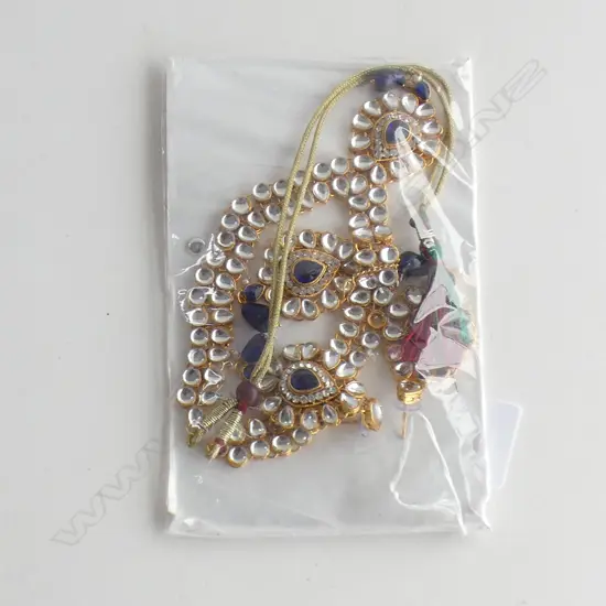 ELABORATE COSTUME JEWELLERY SUITE