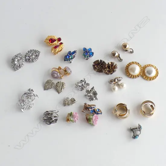 BAGS OF VINTAGE EARRINGS/CHANEL STYLE EARRINGS AND OTHER EARRINGS