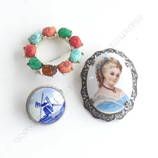 LIMOGE BROOCH/DELFT BROOCH/SCARAB BEETLE TYPE BROOCH