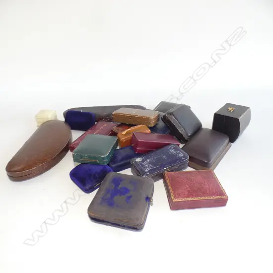 BAG OF 20 OLD JEWELLERY BOXES