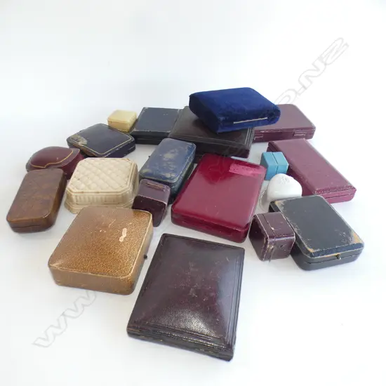 BAG OF 20 OLD JEWELLERY BOXES