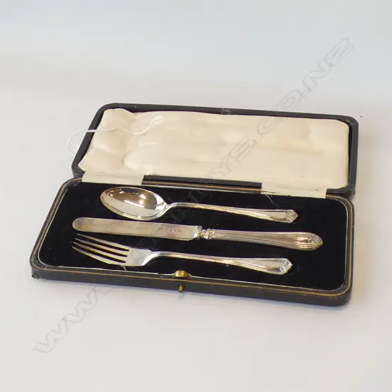 BOXED SILVER CHILD'S CUTLERY SHEFFIELD 1926 90gm