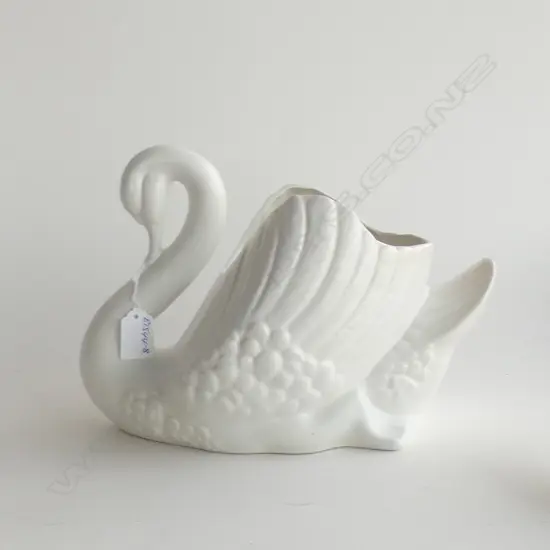 CROWN LYNN LARGE WHITE SWAN VASE #.170. L.315mm