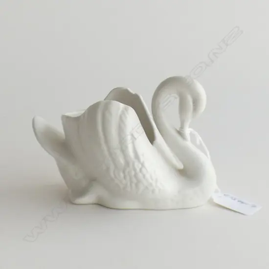 CROWN LYNN SMALL WHITE SWAN VASE #.154. L.140mm