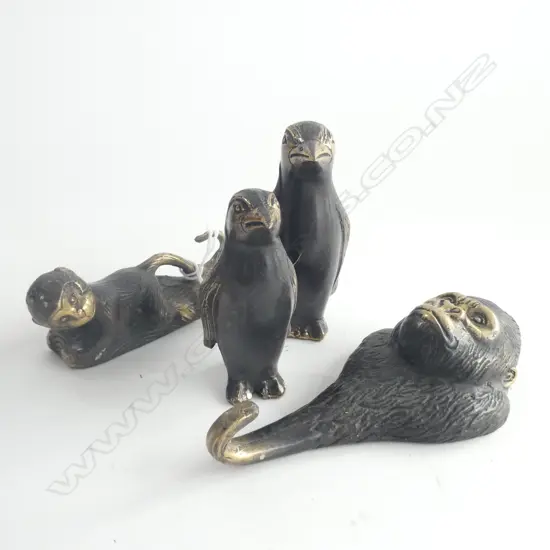 4 BRONZE ITEMS; MONKEY & GORILLA HOOKS, 2x PENGUINS