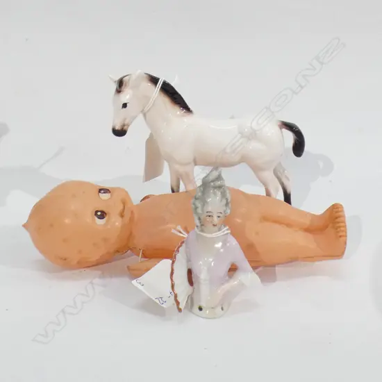 VINTAGE PLASTIC KEWPIE DOLL (H 195MM) PORCELAIN HORSE FIG (L140MM) & PORCELAIN 1/2 DOLL A/F