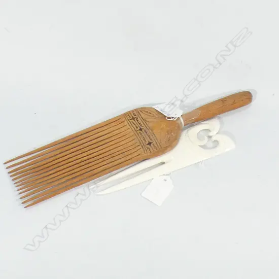 2 VINTAGE COMBS; 1 MAORI DESIGN CARVED BONE HERU COMB (L170MM) & WOODEN CARVED ISLAND STYLE DESIGN COMB (L290MM)