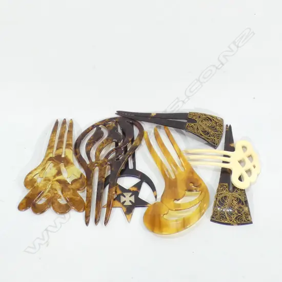 7 ASST VINTAGE COMBS 