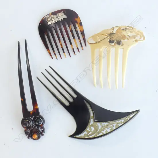 4 ASST VINTAGE COMBS INCL BONE CARVED - LONGEST L 175MM