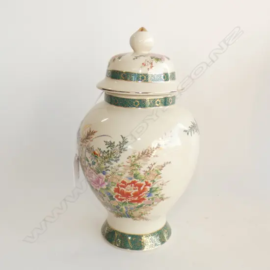 LIDDED SATSUMA VASE H.260mm