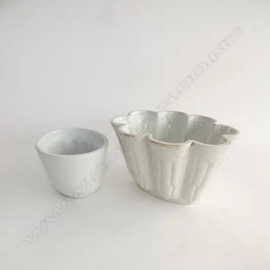 SHELLEY JELLY MOULD + 1 OTHER