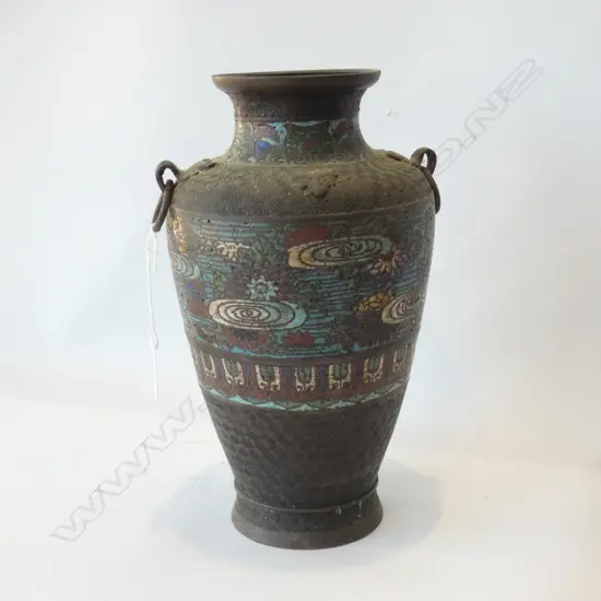 LARGE CLOISONNE VASE, CAPTURED HANDLES AT SHOULDER H.290mm....