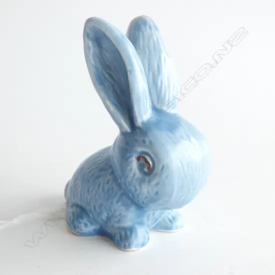 A Sylvac snub nosed rabbit blue