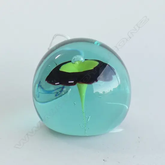 GLASS ART PAPER WEIGHT TRUMPET FLOWER