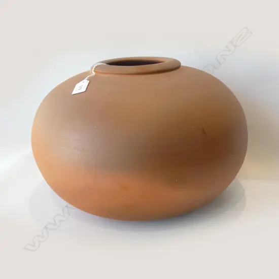 ROSS RICHARDS STUDIO POTTERY POT H.250mm 380mm dia