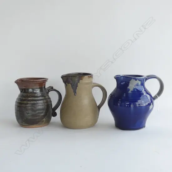 3 STUDIO POTTERY JUGS H.155mm