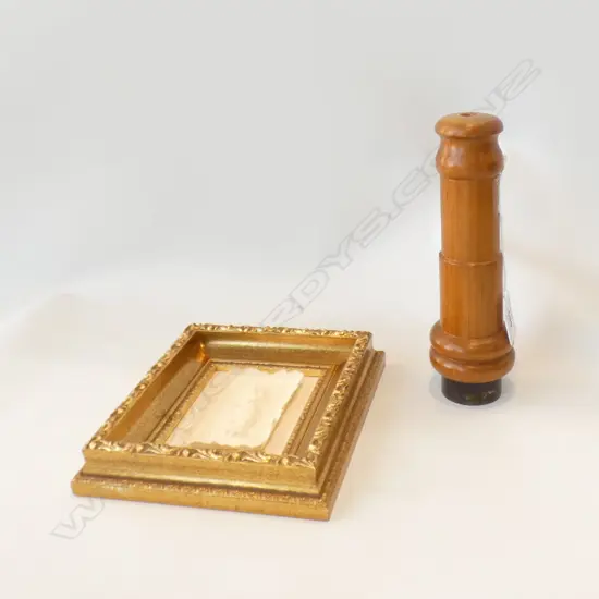 SM GILT FRAMED PLASTER ART 200 X 175MM & WOODEN KALEIDESCOPE H. 215MM