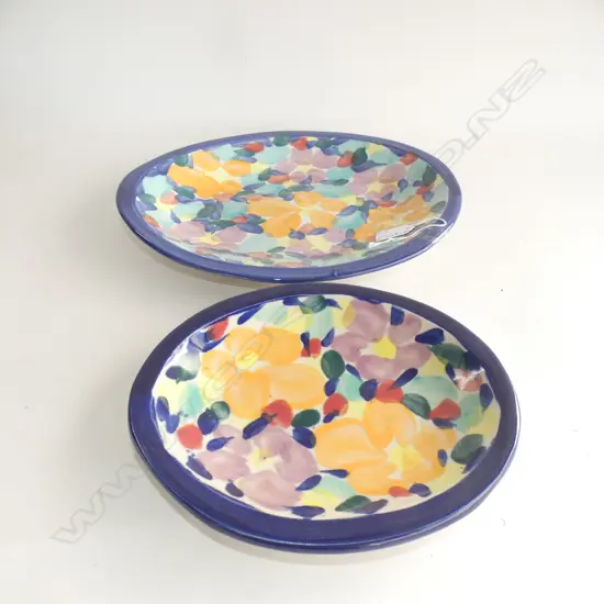 PR MULTI COLOURED TONY SLY POTTERY GRADUATED OVAL PLATES (L 335 & 245MM)