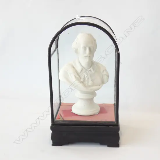 BUST OF SHAKESPEARE IN GLASS DOME H.220mm
