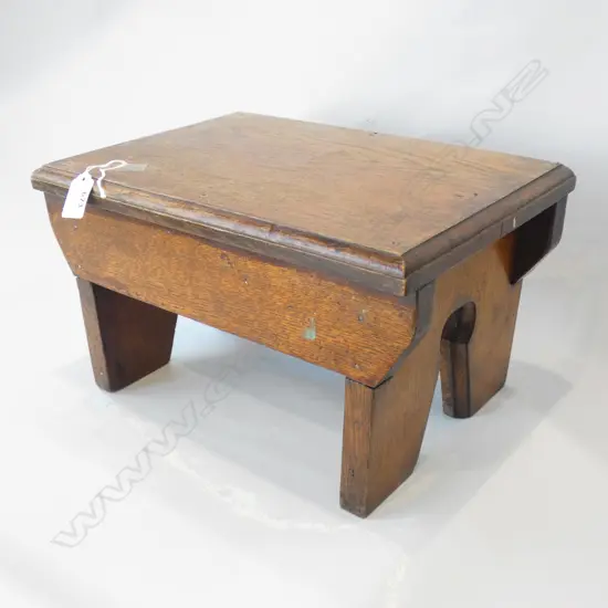 OLD OAK STOOL