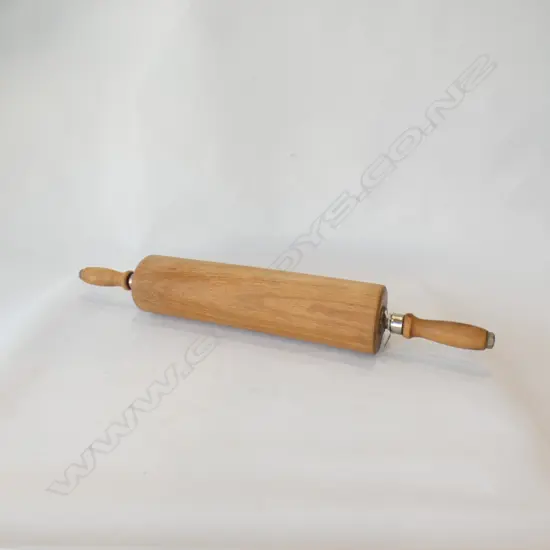 LG VINTAGE WOODEN ROLLING PIN WITH BALL-BEARING HANDLES, L. 610mm