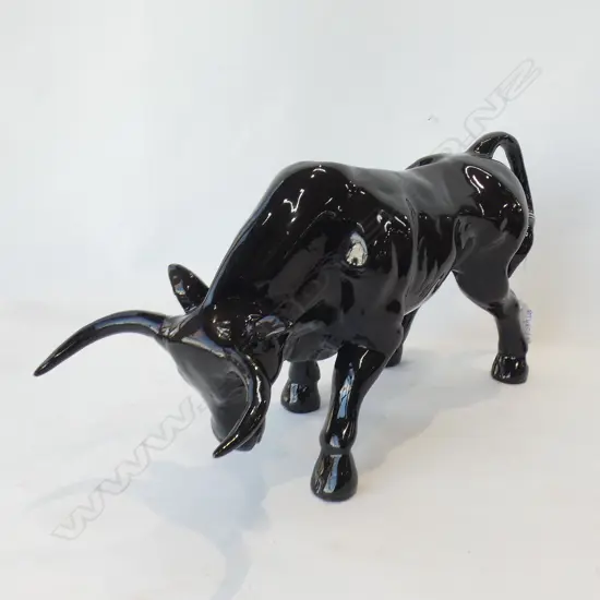 BLACK RESIN BULL L.350mm