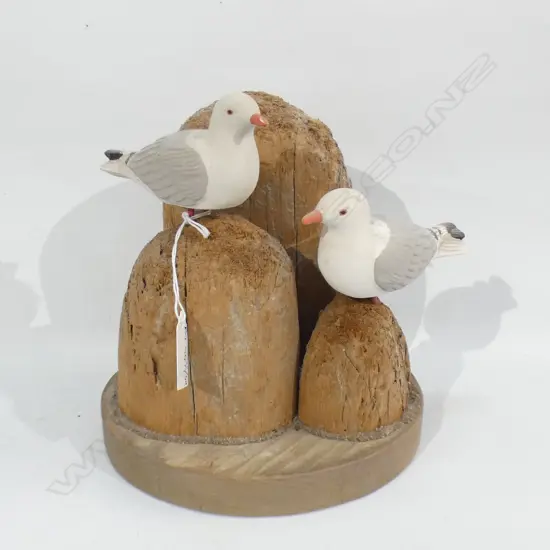 BATHROOM ORNAMENT 2 WOODEN SEAGULLS 