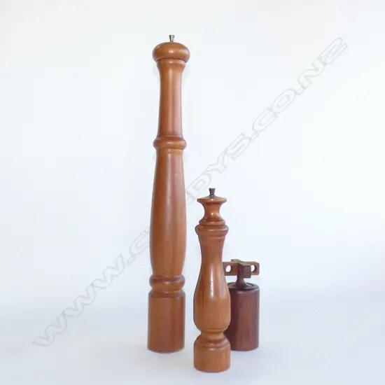 3 X VINTAGE PEPPER MILLS