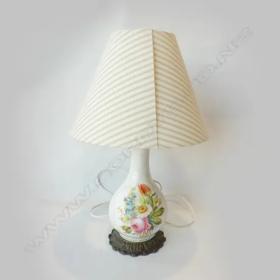 PORCELAIN TABLE LAMP