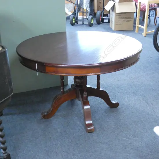 VICTORIAN STYLE PEDESTAL TABLE 1150  x 780mm