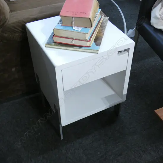 PR CONTEMPORARY WHITE BEDSIDE TABLES H.530mm