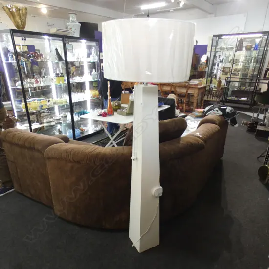 MODERN STANDARD LAMP