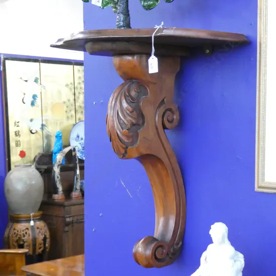 CARVED COLONIAL WALL BRACKET