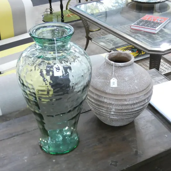 LG GREEN TINGED GLASS VASE (H 580MM) & POTTERY RIDGE SIDED VASE H 350MM