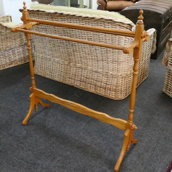 RIMU FREE STANDING TOWEL RAIL L 860MM