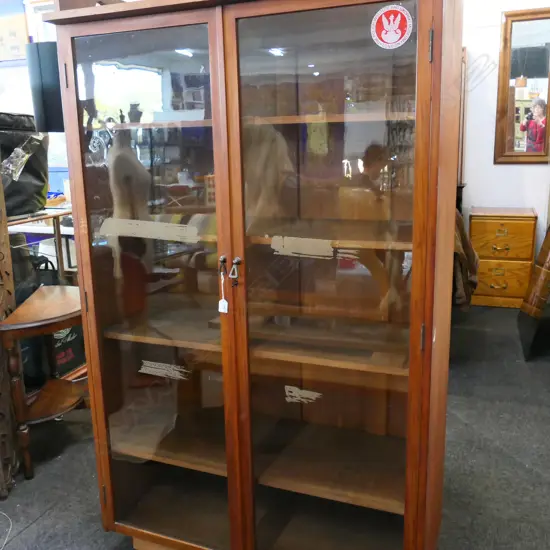 LARGE VINTAGE DISPLAY CABINET w. 4 HEART CUT OUTS TO TOP 1040x470x1790mm 