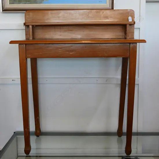 RIMU SIDE TABLE UPSTAND SHORT SHELF BACK