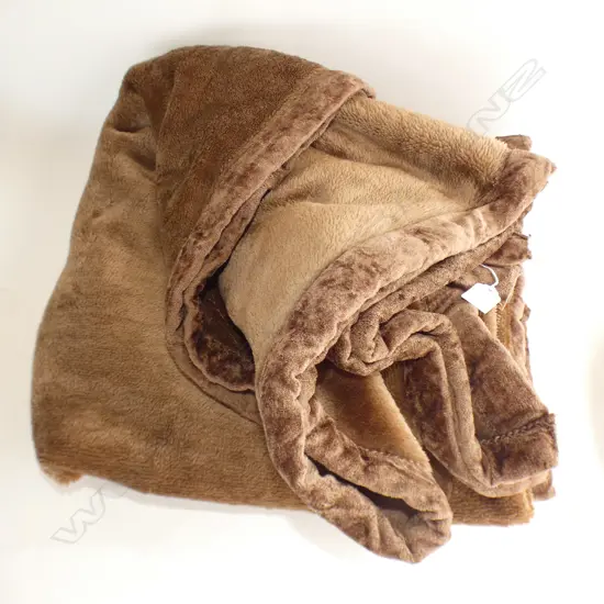 LG ACRYLIC FAUX FUR BLANKET