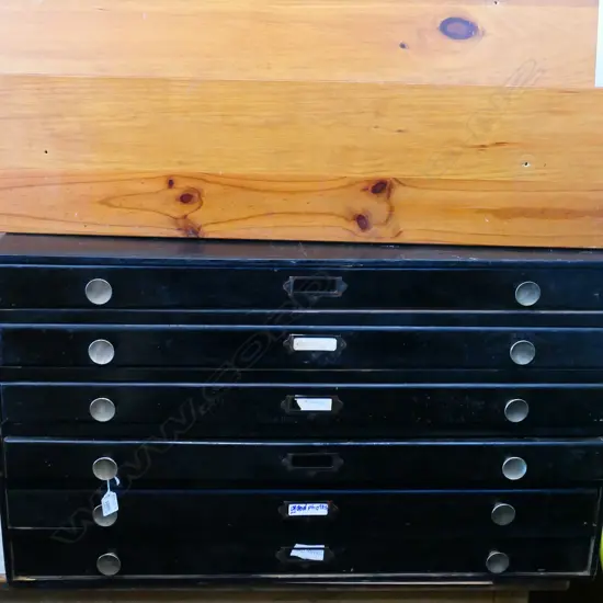 6 DRAWER CABINET + 2 UNRELETED DRAWERS