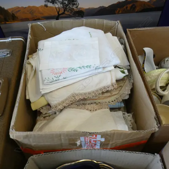 LG BOX VINTAGE LINEN & CROCHET CLOTHS