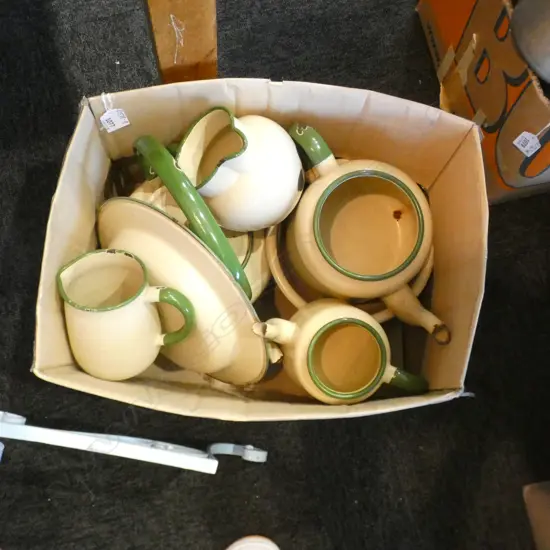 BOX OF OLD ENAMEL KITCHEN WARE; CREAM & GREEN TEAPOTS ETC