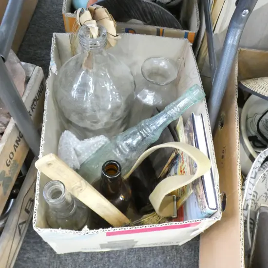 BOX GLASS BOTTLES + SKIMMER + BOOKS