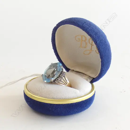 DRESS RING WITH BLUE STONE