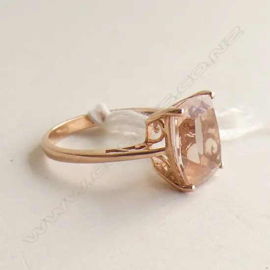 10CT ROSE GOLD PALE PINK STONE 2.3 GRAMS