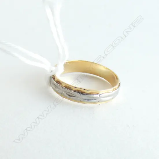 18CT GOLD & PALLADIUM RING 2.1 GRAMS 