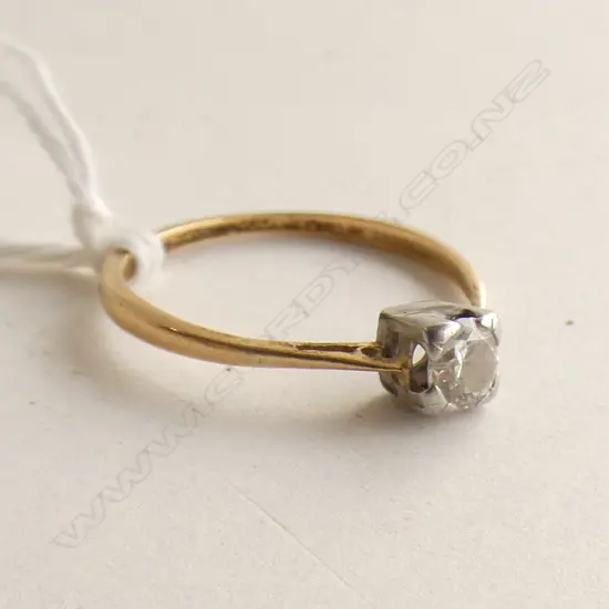 18CT DIAMOND SOLITAIRE RING 1.8 GRAMS